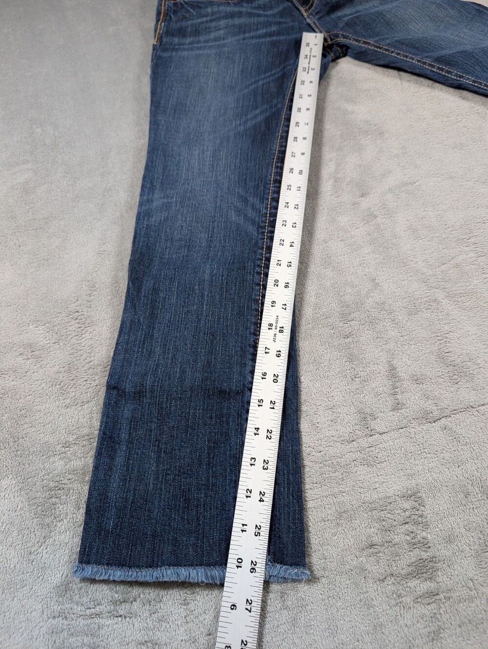 BKE Lexi Crop Jeans Womens 29 Blue Raw Hem Stretch Bling Buckle Denim Casual - Picture 9 of 10